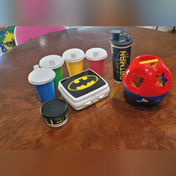 Tupperware Batman Lunch Kit and Toy - Picture 2 of 2